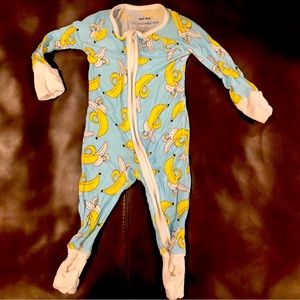 Little sleepies pajamas with bananas 0-3m